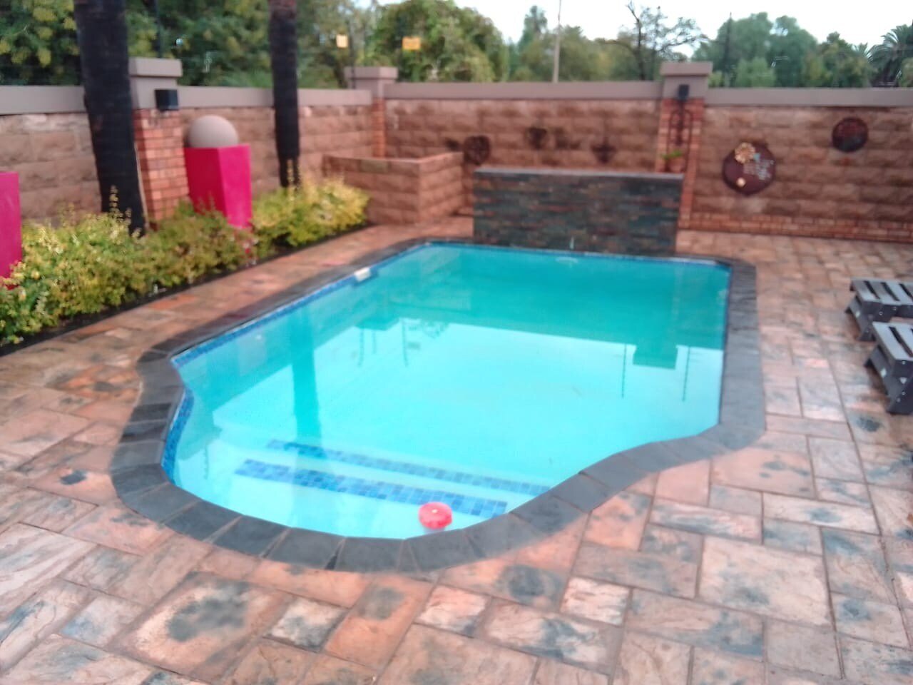 ff25b7e7-d7b0-4344-a2ea-56fca6fc6205 2